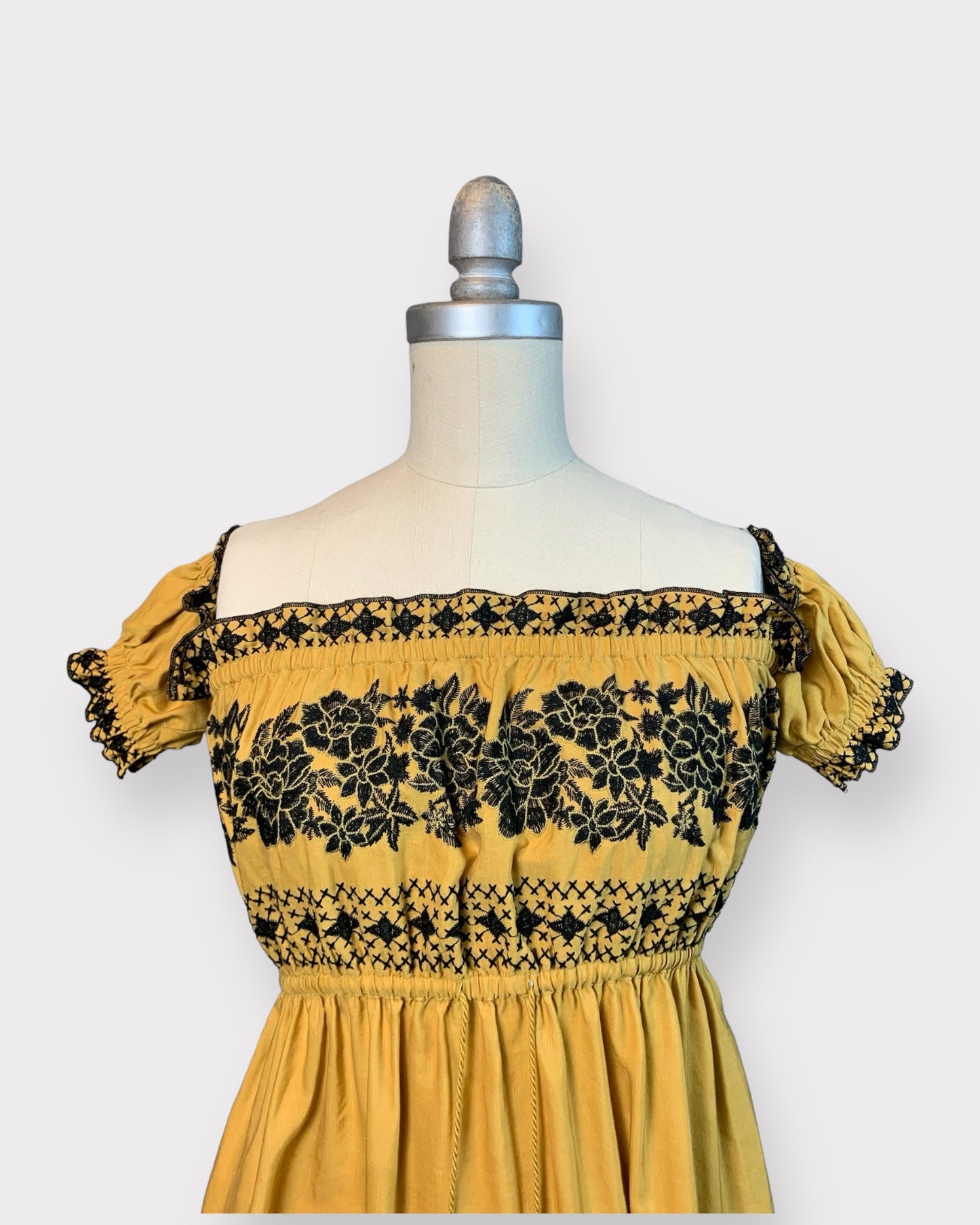 Robe fleurs brodées Jaune et noire Spell & the gypsy , XXS