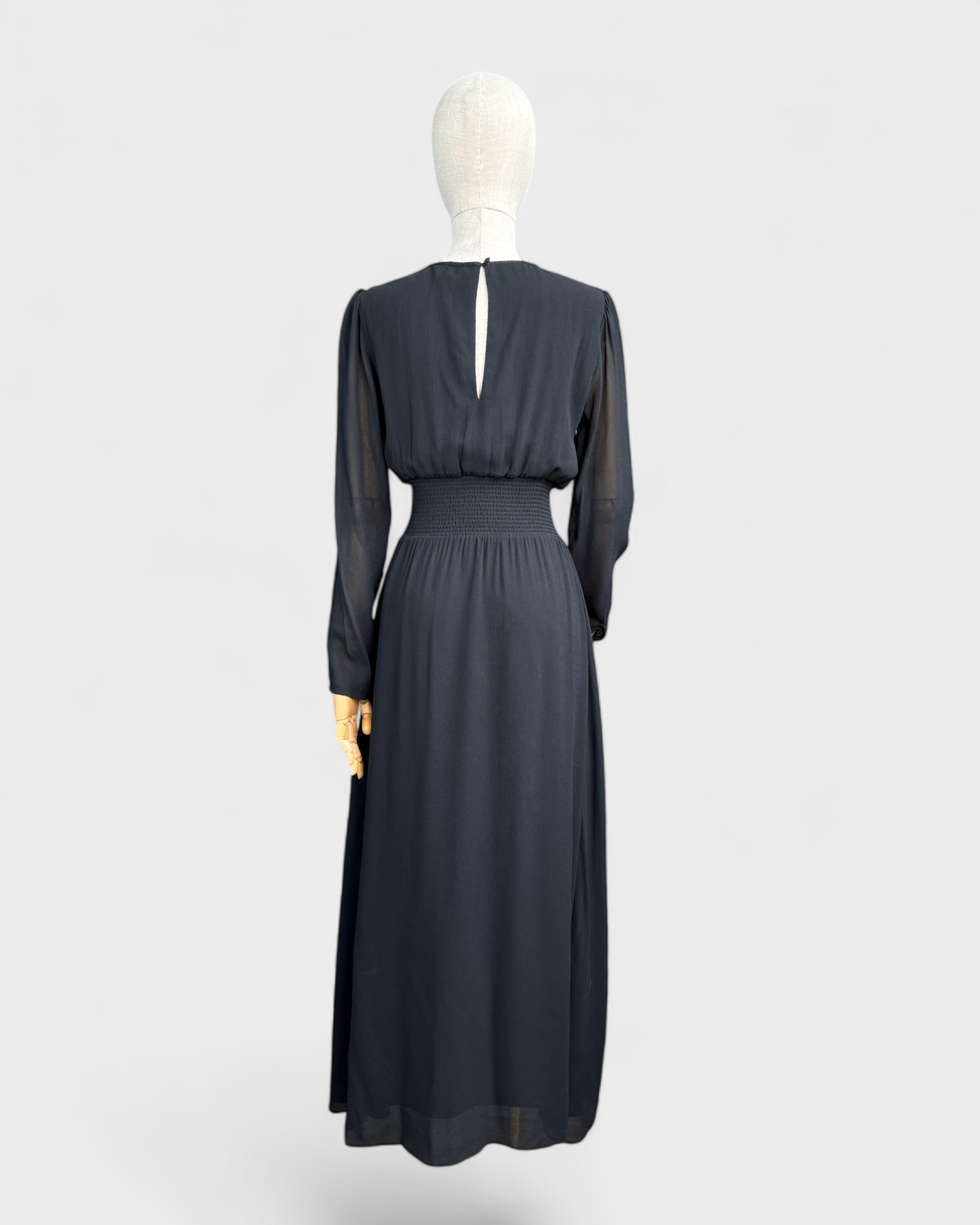 Robe longue noire, Wilfred, S